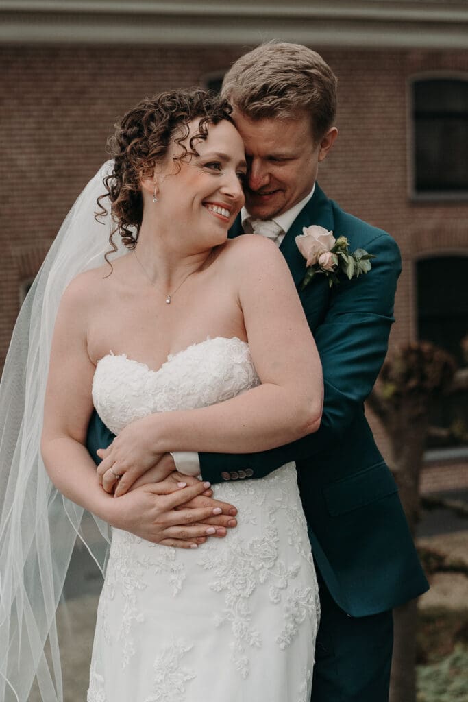 Fotoshoot van bruiloft op de dijk bij VRIJ Culemborg