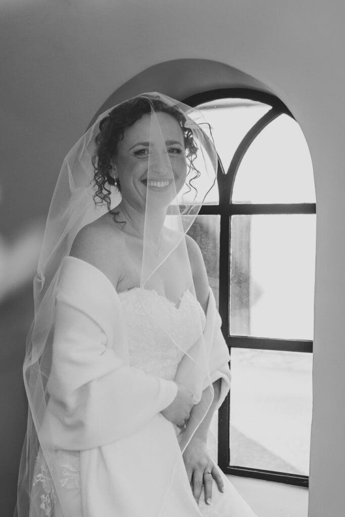 De prachtige bruid tijdens een binnenshoot bij VRIJ culemborg 
